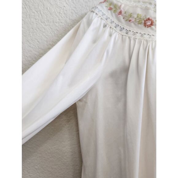 Vintage Cream Embroidered 2 Piece Nightgown & Robe Set Medium Lightweight Soft - Picture 4 of 9
